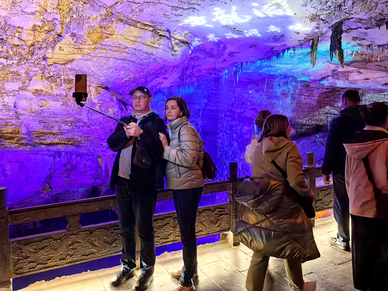 入境游持續(xù)火爆 湖南張家界溶洞奇觀成熱門(mén)打卡地