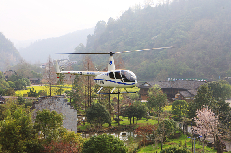 解鎖春游看花新姿勢(shì)，直升機(jī)帶你飛往張家界的春天